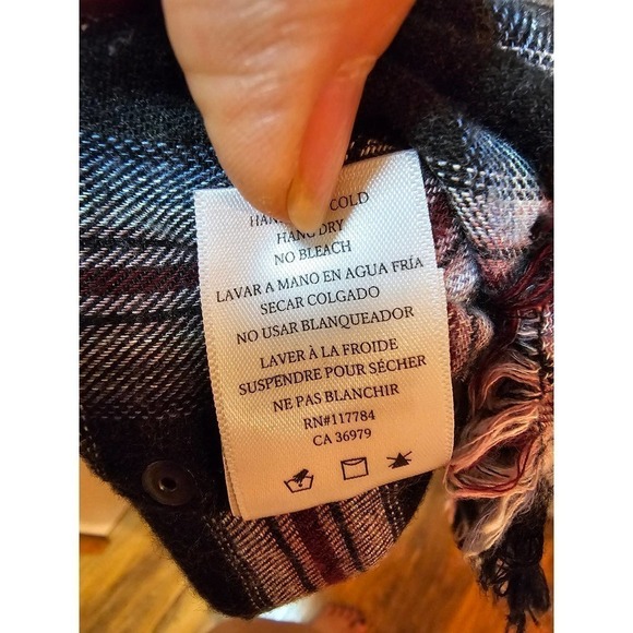 Rails black white red plaid with studded accent. Large. Western Soft Comfy Warm - Picture 7 of 12